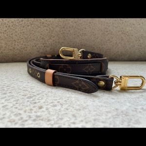 16mm Louis Vuitton,  adjustable, monogram strap
